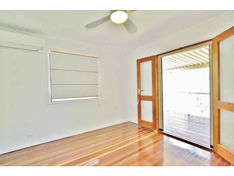 32 Dobbs Street, Holland Park West QLD 4121