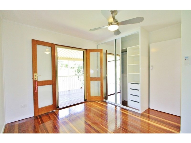 32 Dobbs Street, Holland Park West QLD 4121
