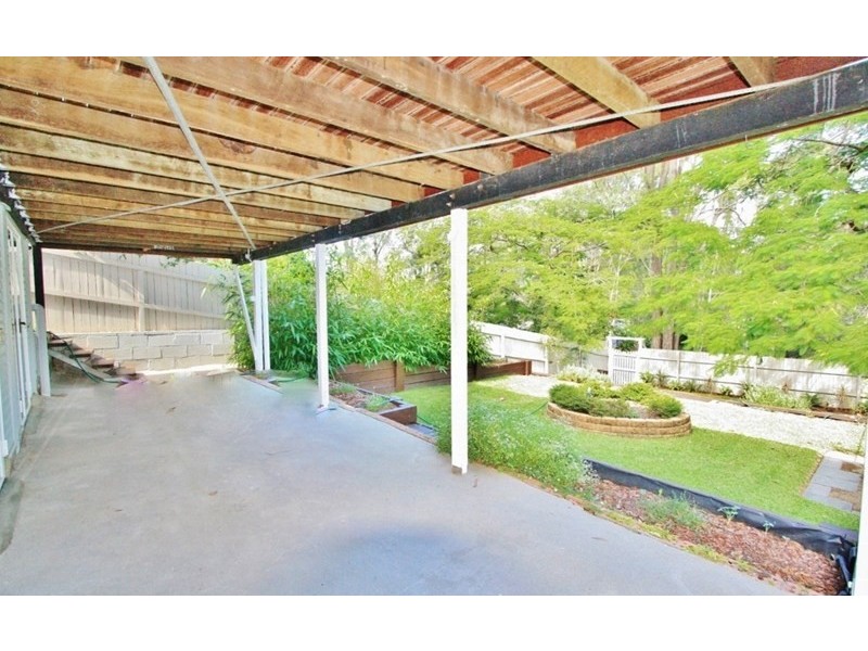 32 Dobbs Street, Holland Park West QLD 4121