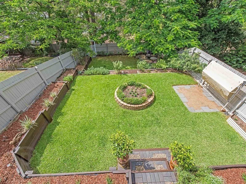 32 Dobbs Street, Holland Park West QLD 4121