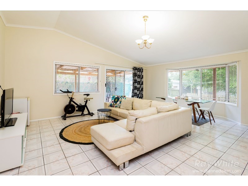 11 Nardie Street, Eight Mile Plains QLD 4113