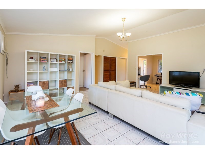 11 Nardie Street, Eight Mile Plains QLD 4113