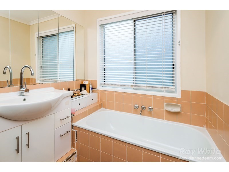 11 Nardie Street, Eight Mile Plains QLD 4113