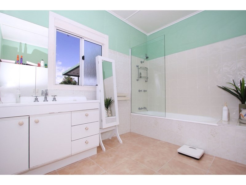 16 Corn Street, Holland Park West QLD 4121