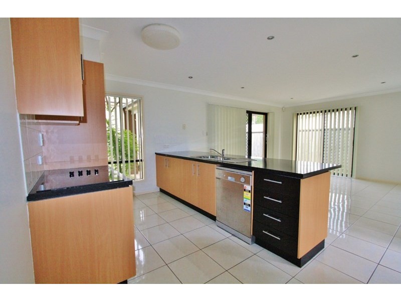 8 Hira Close, Calamvale QLD 4116