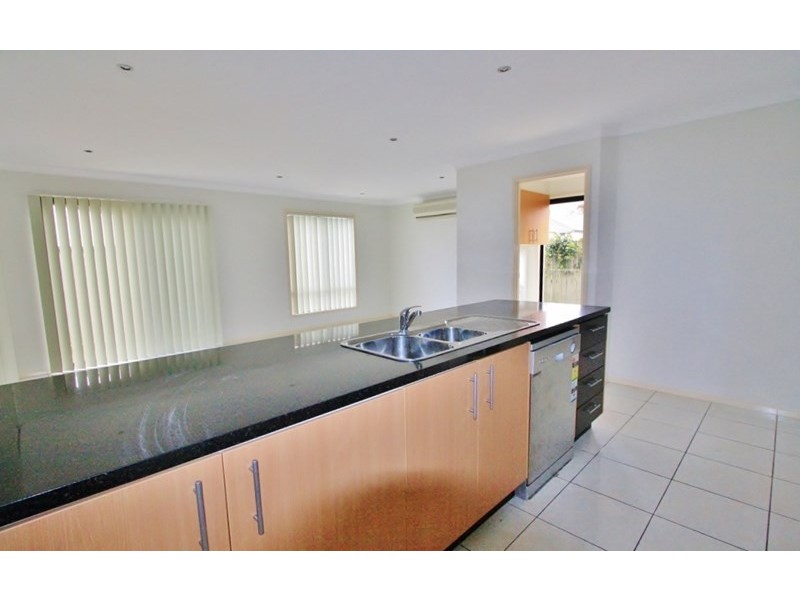 8 Hira Close, Calamvale QLD 4116