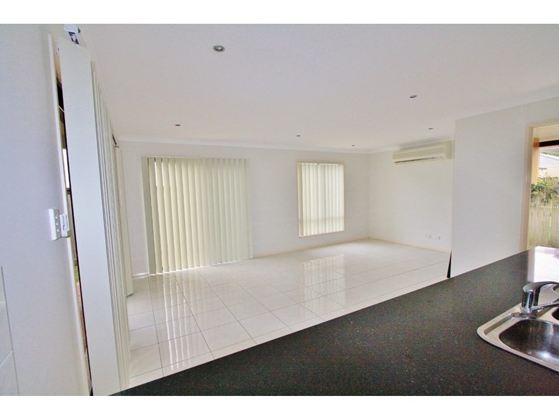 8 Hira Close, Calamvale QLD 4116