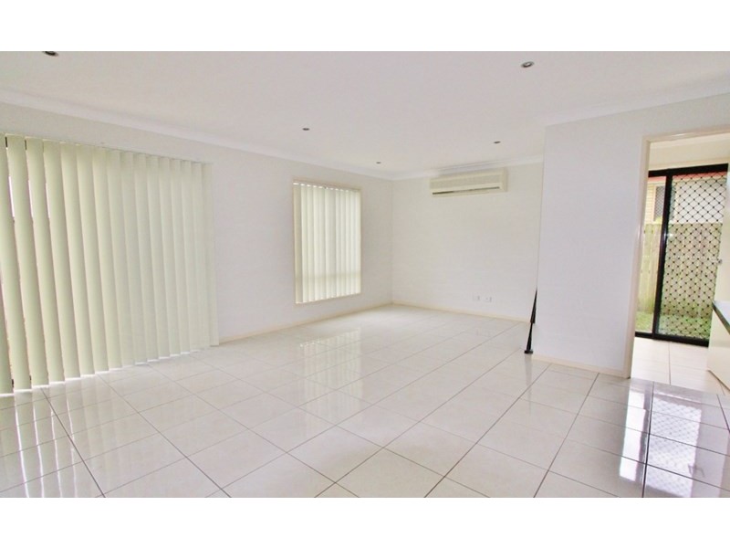 8 Hira Close, Calamvale QLD 4116