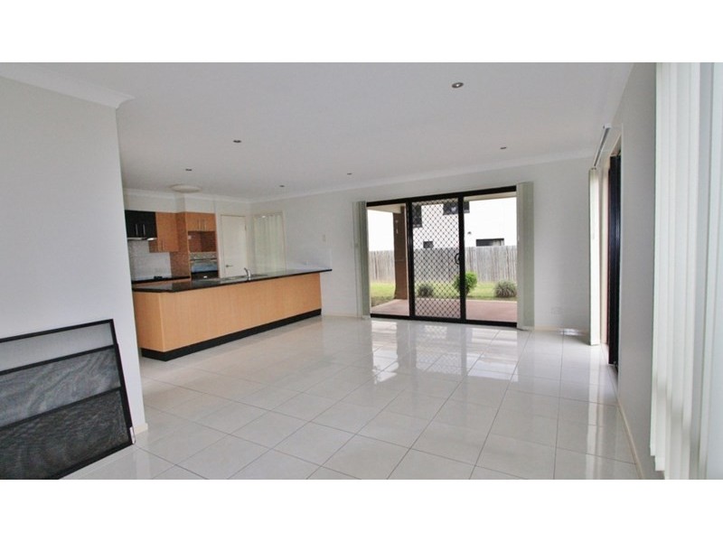 8 Hira Close, Calamvale QLD 4116