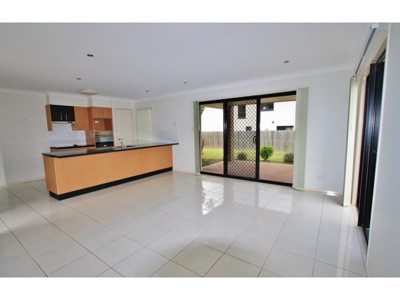 8 Hira Close, Calamvale QLD 4116