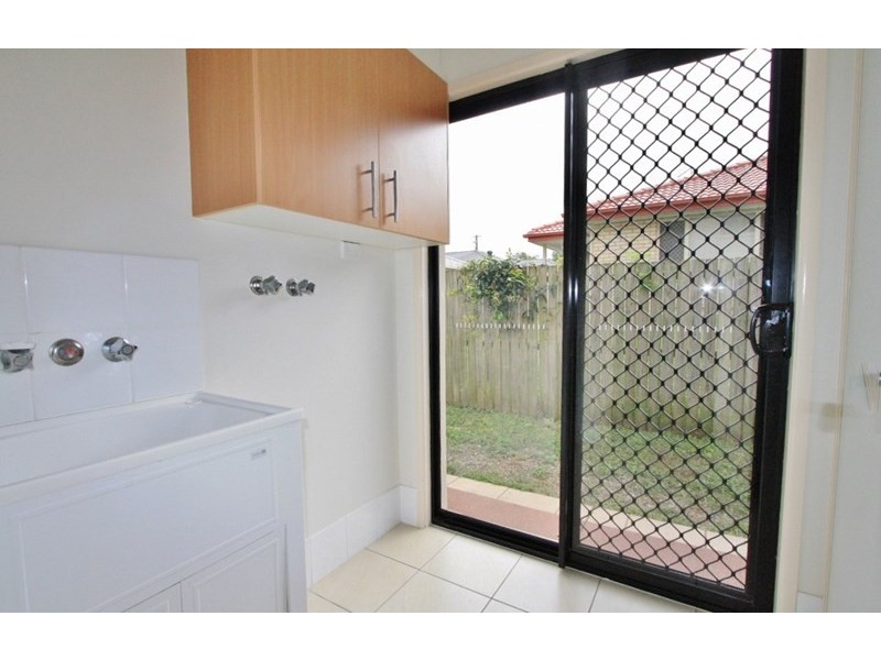 8 Hira Close, Calamvale QLD 4116