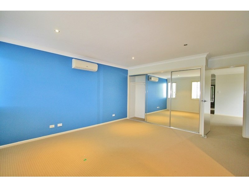 8 Hira Close, Calamvale QLD 4116