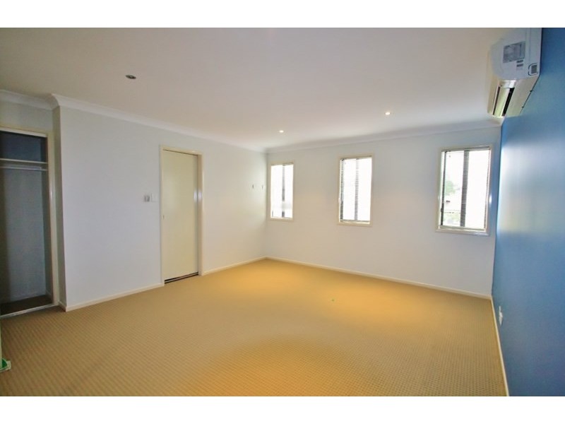 8 Hira Close, Calamvale QLD 4116