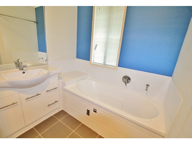 8 Hira Close, Calamvale QLD 4116