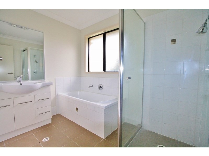 8 Hira Close, Calamvale QLD 4116