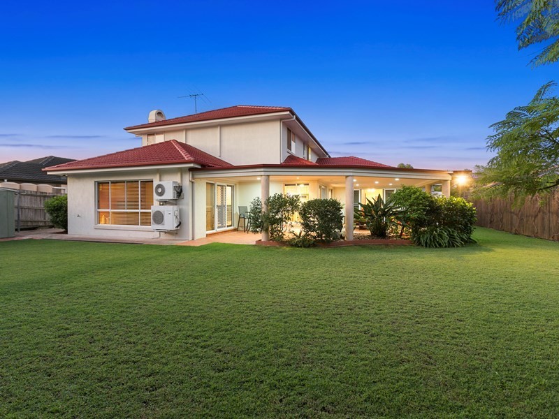 19 Newbury Place, Carindale QLD 4152