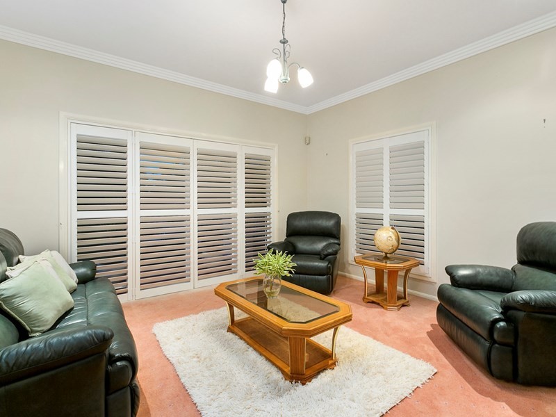 19 Newbury Place, Carindale QLD 4152