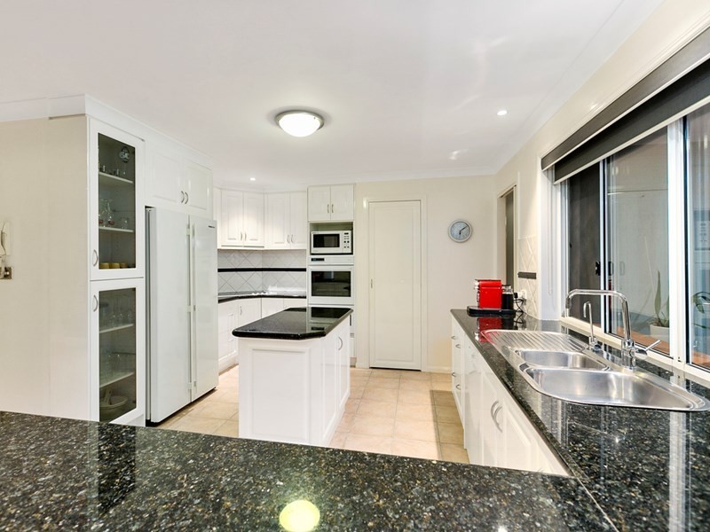 19 Newbury Place, Carindale QLD 4152