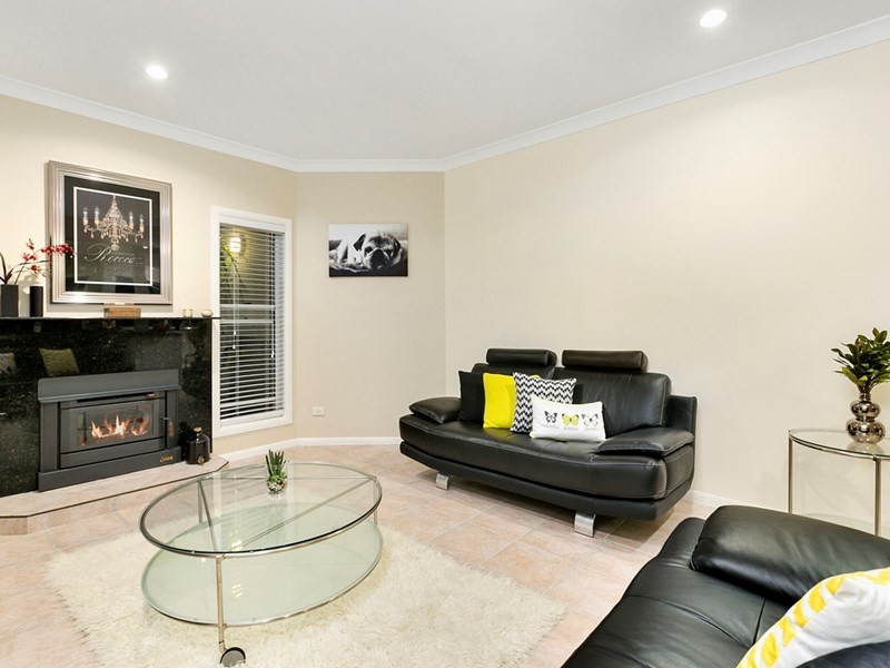 19 Newbury Place, Carindale QLD 4152