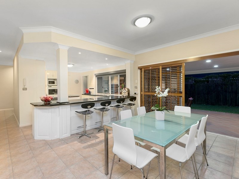 19 Newbury Place, Carindale QLD 4152