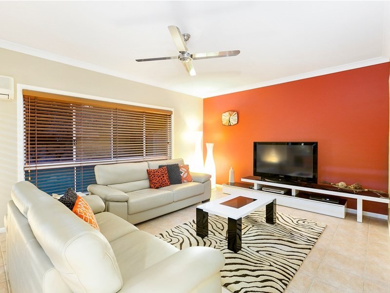 19 Newbury Place, Carindale QLD 4152