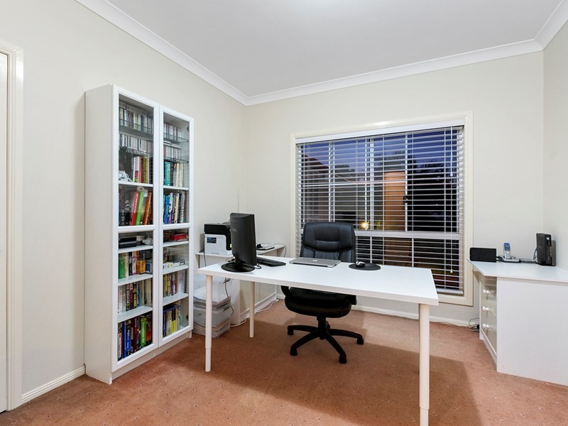 19 Newbury Place, Carindale QLD 4152