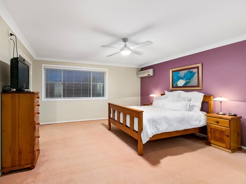 19 Newbury Place, Carindale QLD 4152