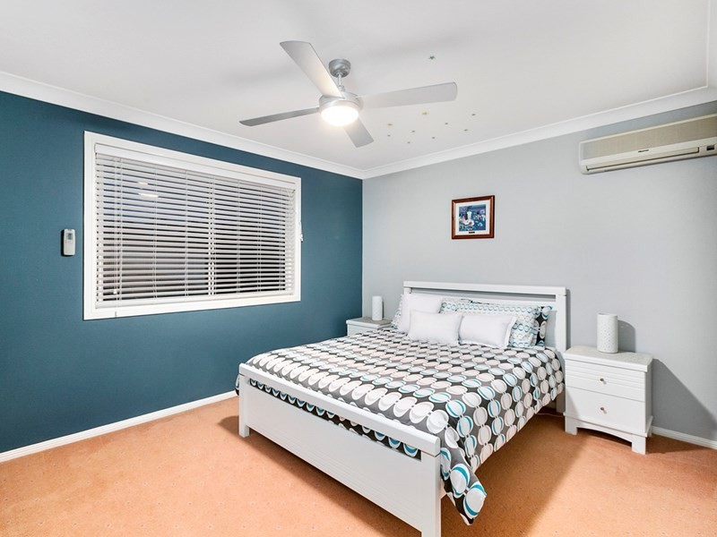 19 Newbury Place, Carindale QLD 4152