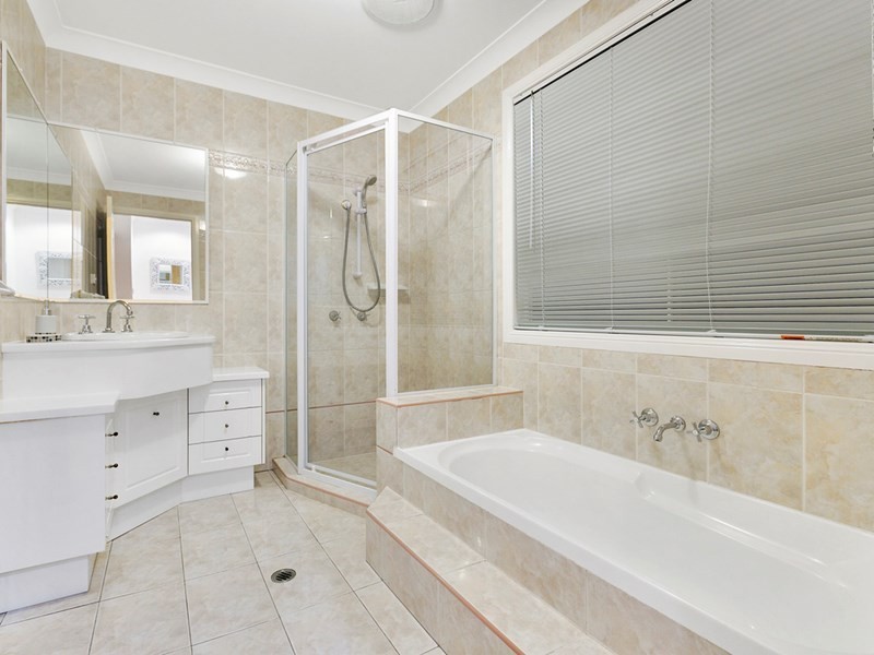 19 Newbury Place, Carindale QLD 4152