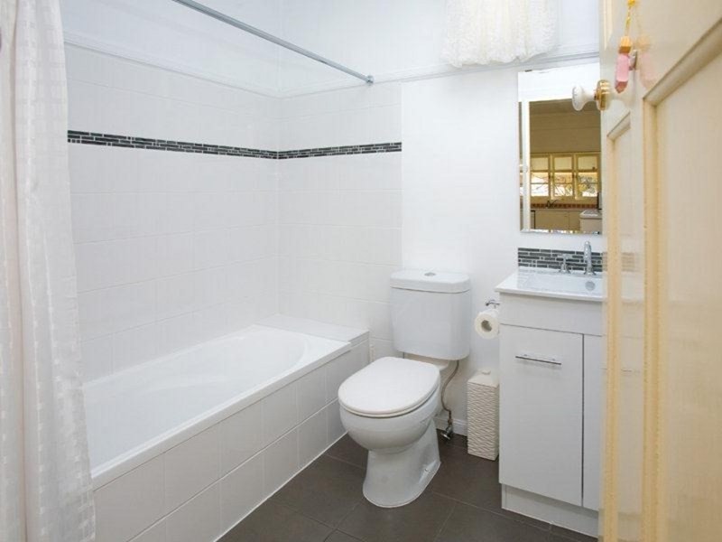 43 Boronia Avenue, Holland Park West QLD 4121