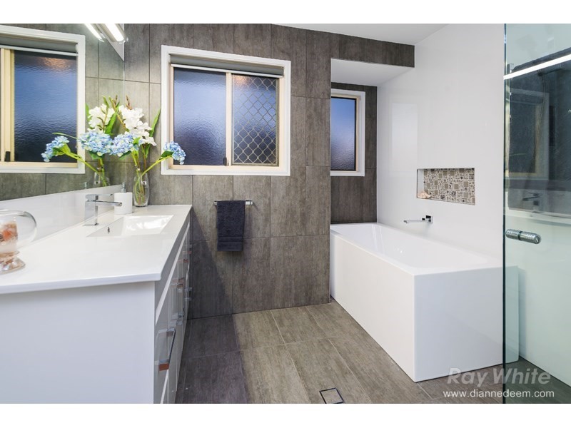 82 Nardie Street, Eight Mile Plains QLD 4113