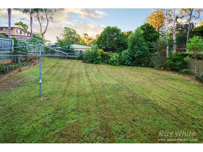 73 Brodie Street, Holland Park West QLD 4121