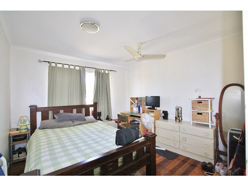 1/57 Crown Street, Holland Park West QLD 4121