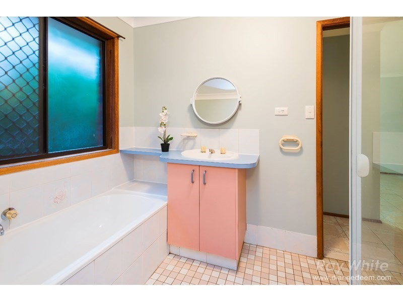 1 Narmar Court, Eight Mile Plains QLD 4113