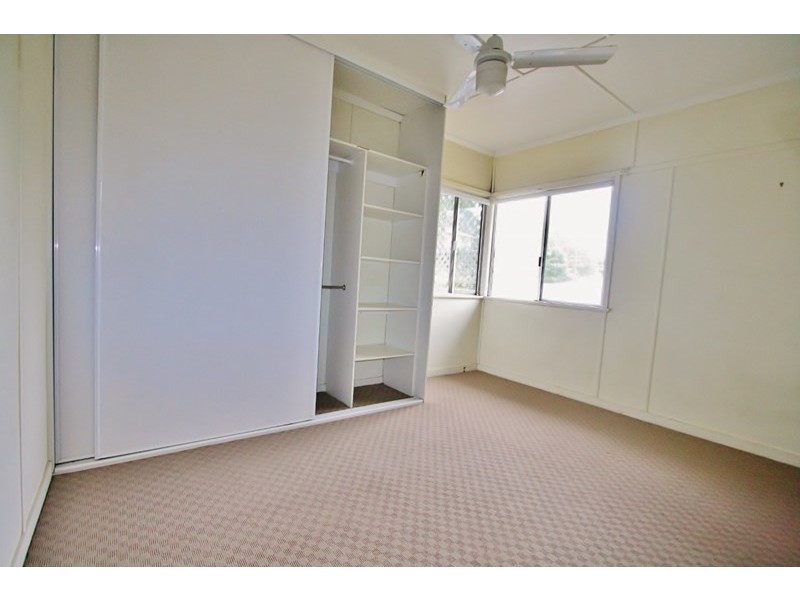 19 Diamond Street, Holland Park QLD 4121