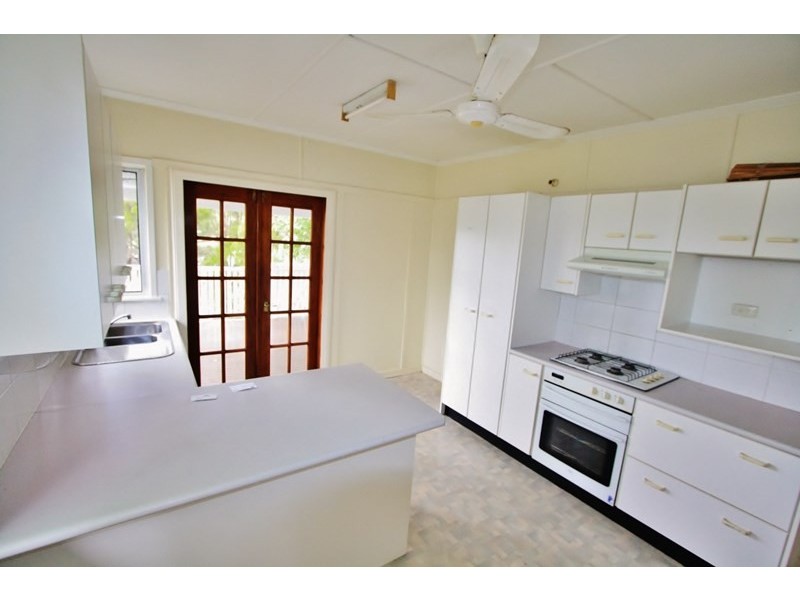 19 Diamond Street, Holland Park QLD 4121