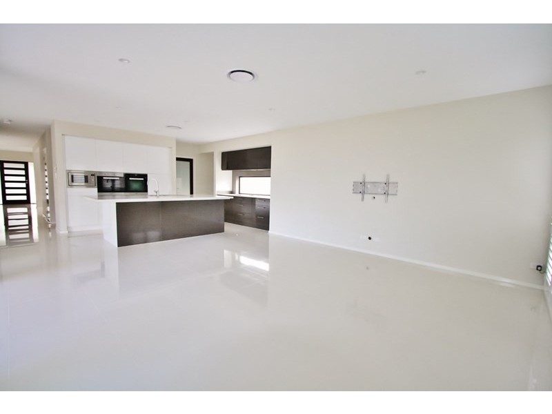 15 Mizen Place, Holland Park West QLD 4121