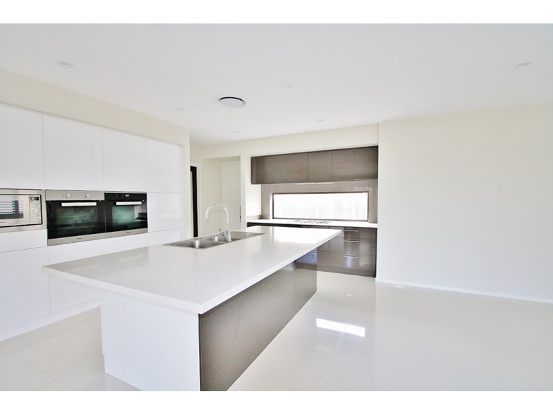 15 Mizen Place, Holland Park West QLD 4121