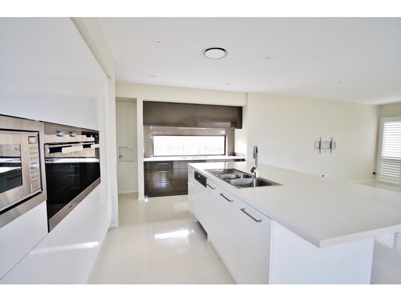 15 Mizen Place, Holland Park West QLD 4121