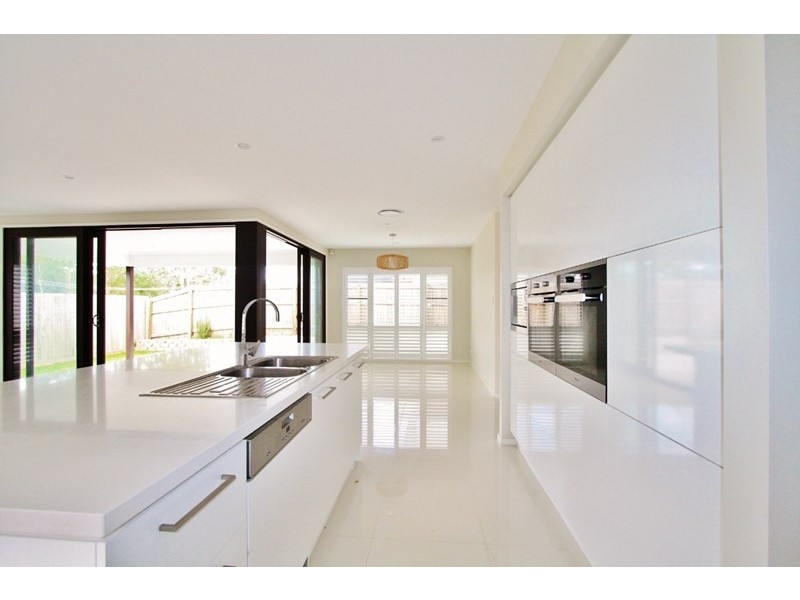 15 Mizen Place, Holland Park West QLD 4121