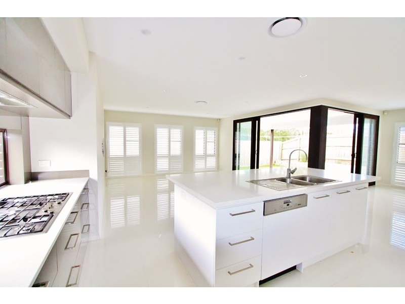 15 Mizen Place, Holland Park West QLD 4121