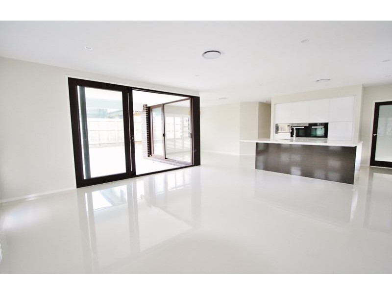 15 Mizen Place, Holland Park West QLD 4121