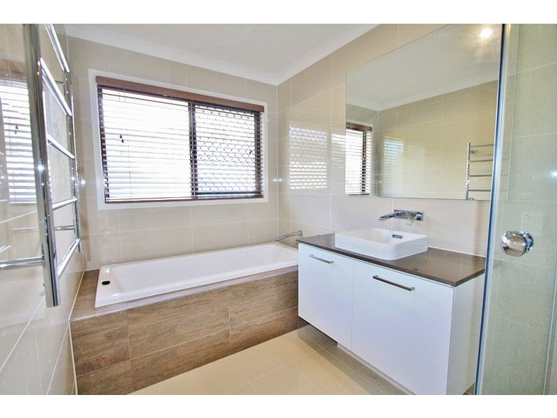 15 Mizen Place, Holland Park West QLD 4121