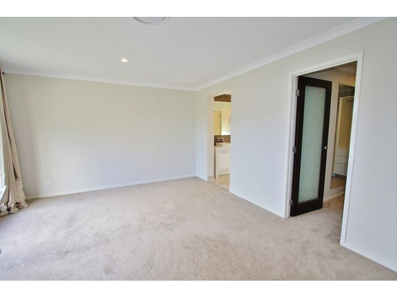 15 Mizen Place, Holland Park West QLD 4121