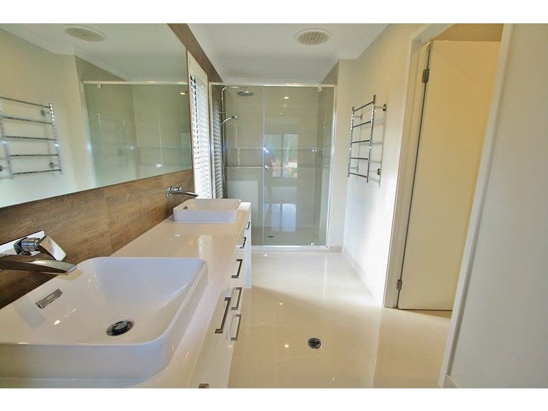 15 Mizen Place, Holland Park West QLD 4121