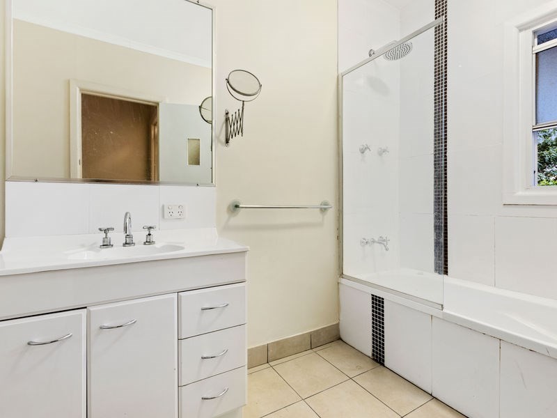 148 Cracknell Road, Tarragindi QLD 4121