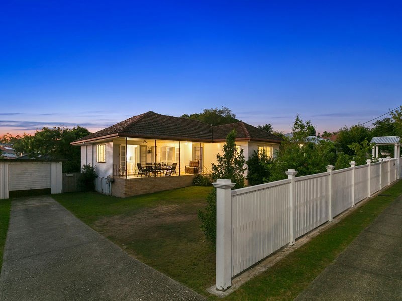 158 Beddoes Street, Holland Park QLD 4121