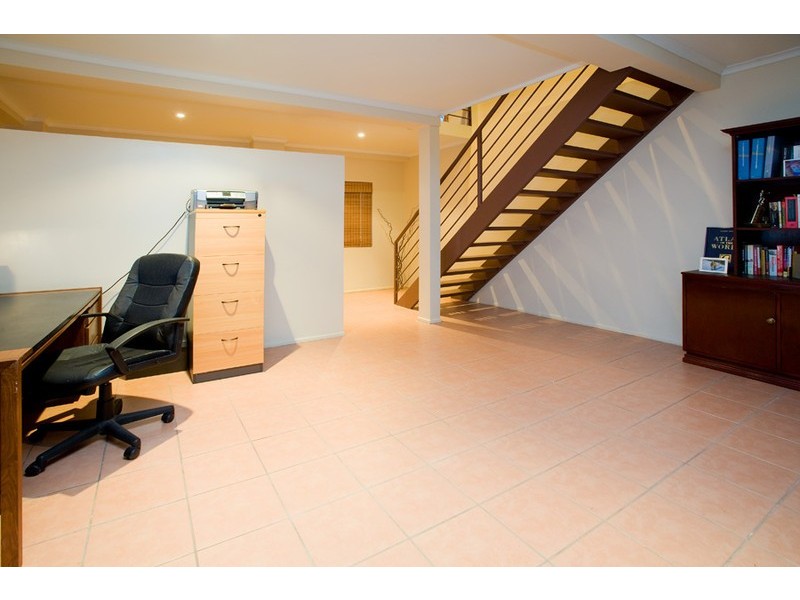 24 Flynn Street, Holland Park West QLD 4121