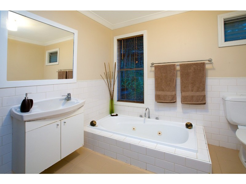 24 Flynn Street, Holland Park West QLD 4121