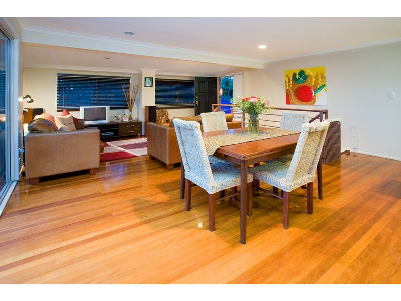 24 Flynn Street, Holland Park West QLD 4121